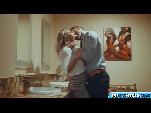❤️ כשבלונדינית חזה מפתה אותך בשירותים ציבוריים ❌ סרטון אנאלי ב-iw.dickies-shop.ru
